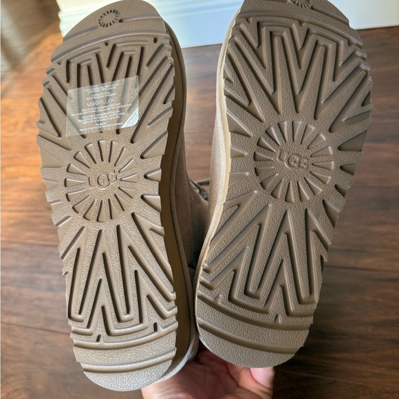 NWOT UGG Sarissa Dune Shearling Lined Short Suede Tan Boots-Size 7 - Picture 11 of 11